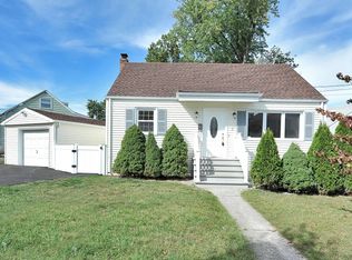 3 White Oak Dr, Lodi, NJ