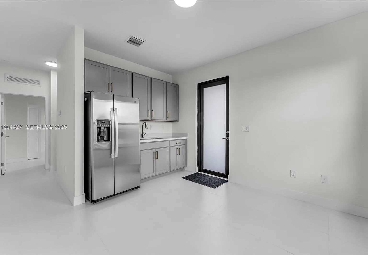 1 bed, 1.0 bath, 2088 sqft, $2,000 — Photo 3