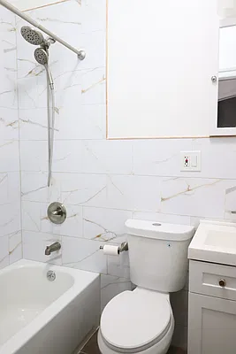 Bathroom, photo 2