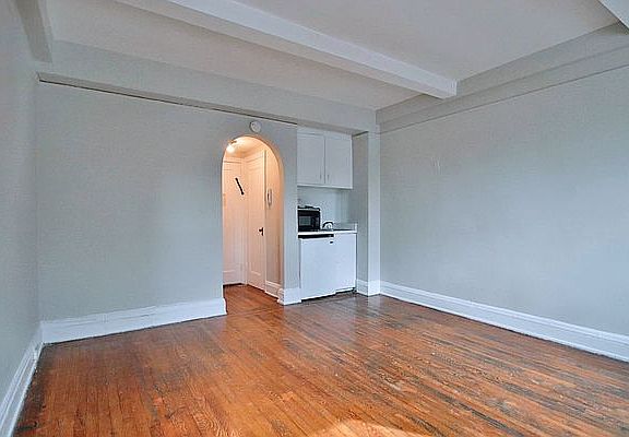 4th image of 11 Waverly Pl APT 10L