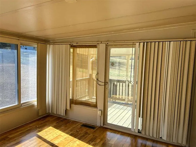 4642 Elmhurst Dr — Photo 16