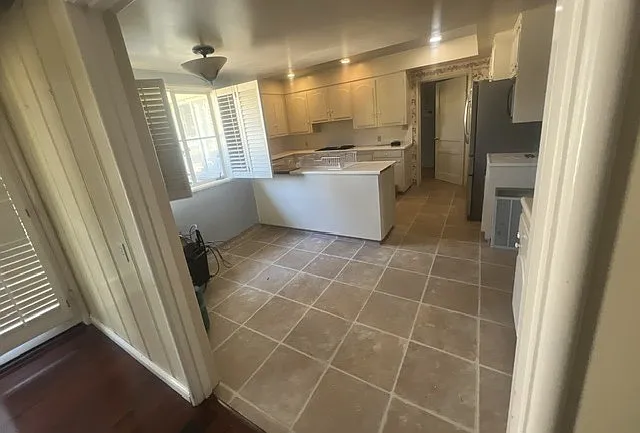 1702 Whitley Ave — Photo 10