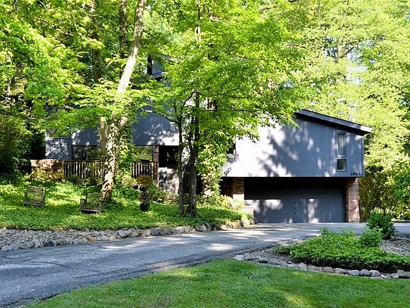 2nd image of 1944 Laurel Hill Dr