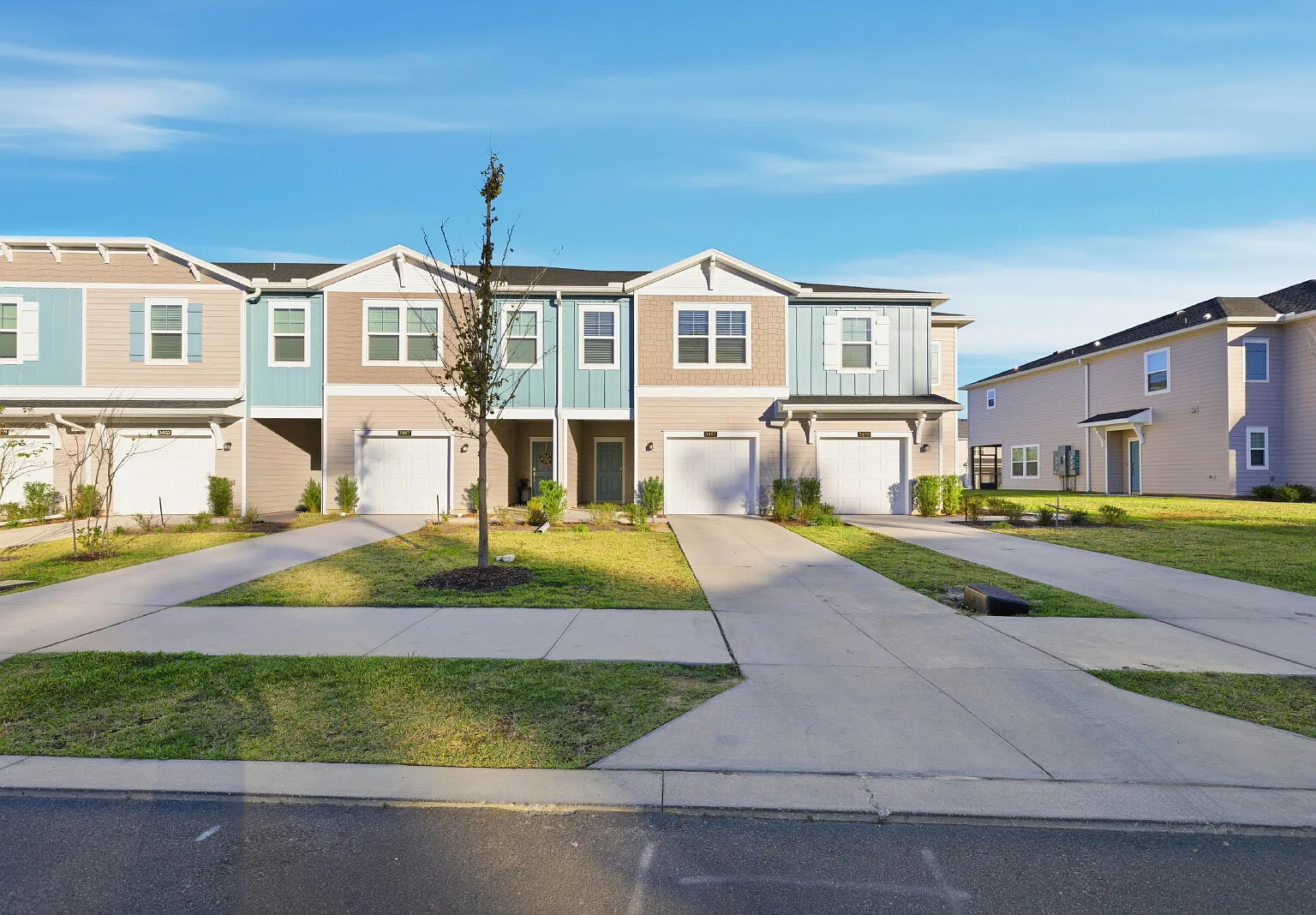 3 bed, 2.0 bath, 1708 sqft, $1,800 — Photo 1
