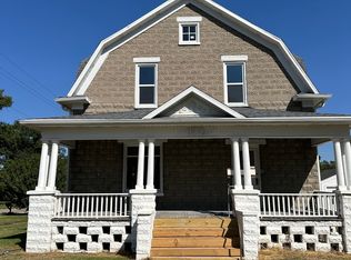 872 W 9th St, Fremont, NE 68025
