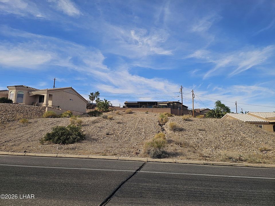 1st image of 870 Thunderbolt Ave