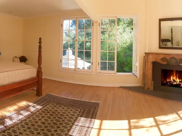 2400 Benedict Canyon Dr — Photo 32