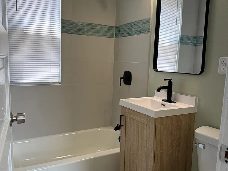 2451 W Jackson Blvd — Photo 7