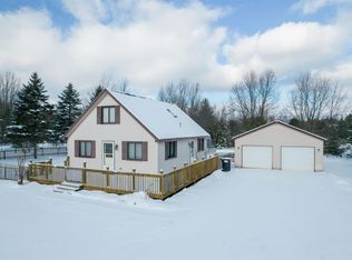79 E Dusty Ln, Maple City, MI 49664