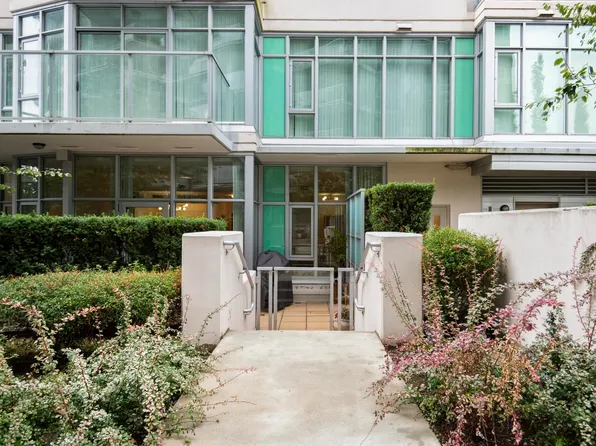 185 Victory Ship Way #112, North Vancouver, BC V7L 0B1