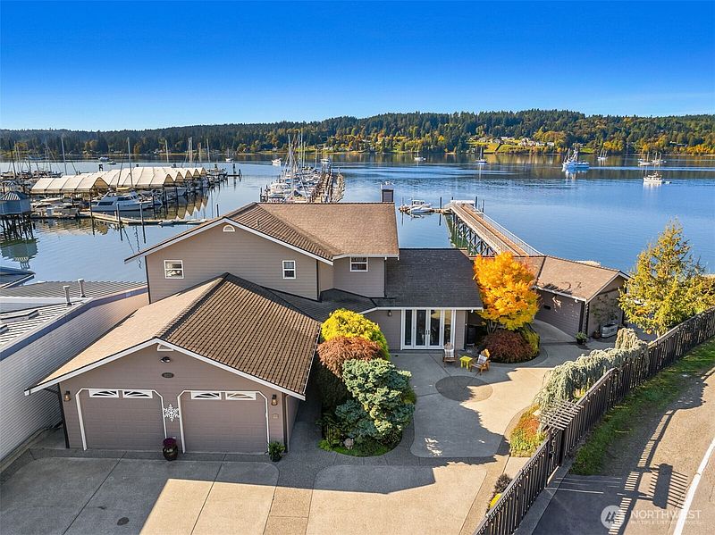 4th image of 18211 Fjord Drive NE