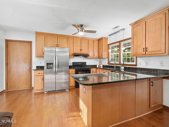 4th image of 114 Gull Harbor Drive