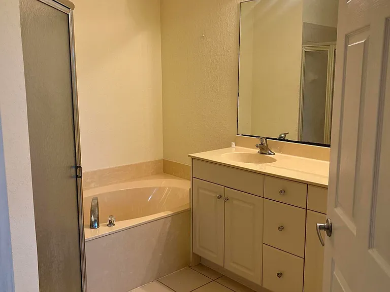 4113 Napoli Lake Dr — Photo 7
