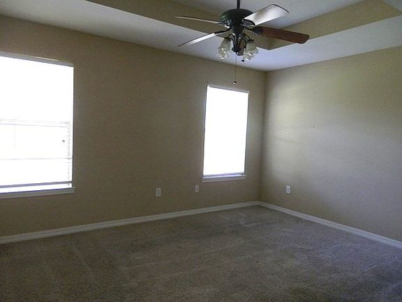 4th image of 142 Sandalwood St