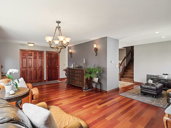 5th image of 716 Ottawa Dr