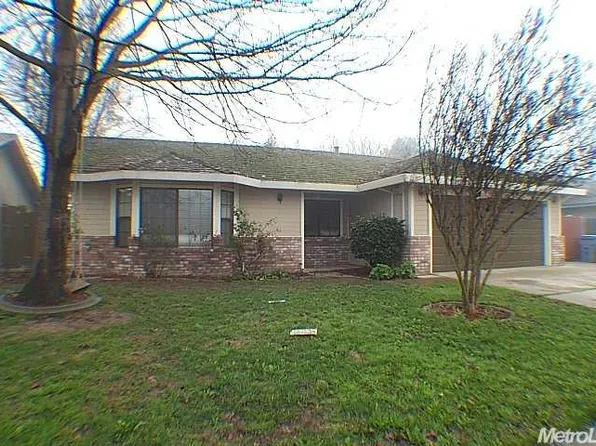 1920 W Chamberlain Dr, Turlock, CA 95382