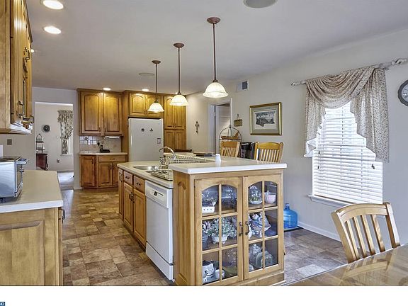 2nd image of 21 Woodhurst Dr