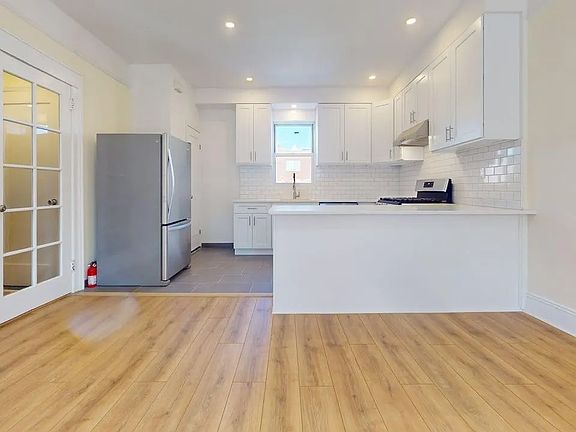 4th image of 68-11 Dartmouth St #1