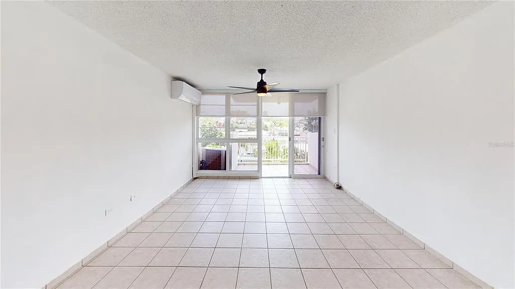 Building Photo - 552 Austral #402