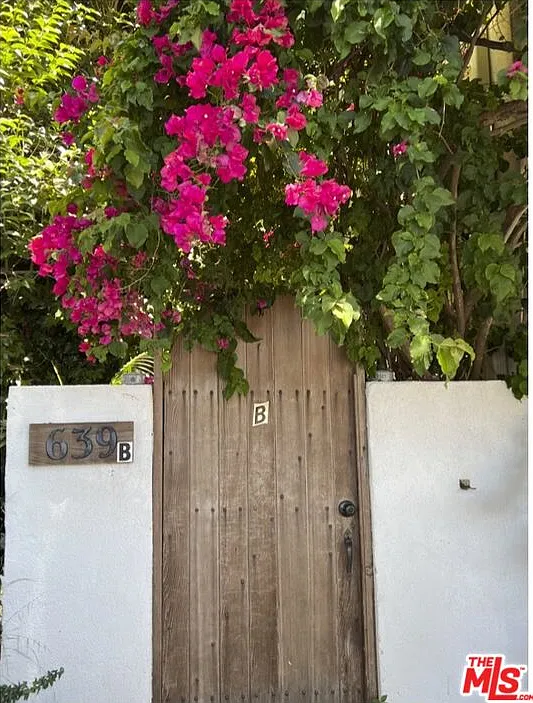 3 bed, 2.5 bath, 3427 sqft, $8,450 — Photo 2