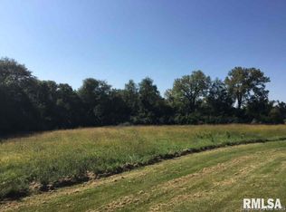 42 S Meadow Ln, Petersburg, IL 62675