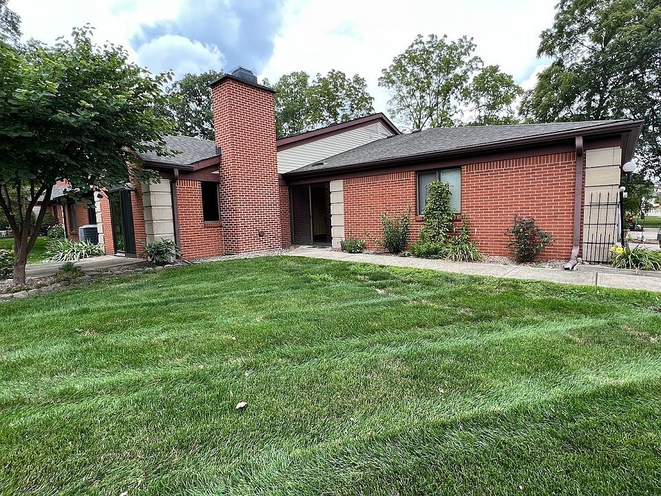 2nd image of 9304 Golden Oaks Dr E