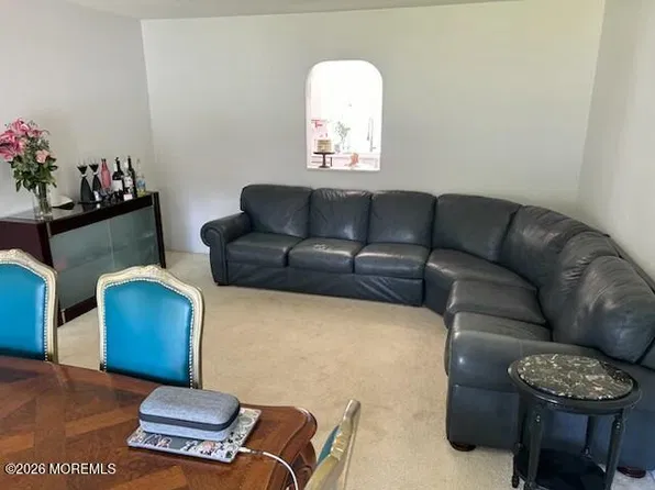 544 Trenton Ave, Oakhurst, NJ 07755