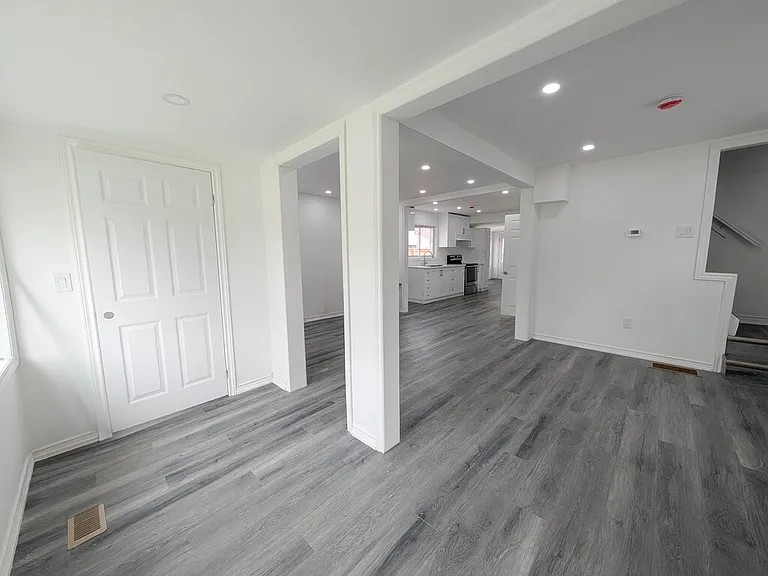 168 Borden Ave — Photo 6