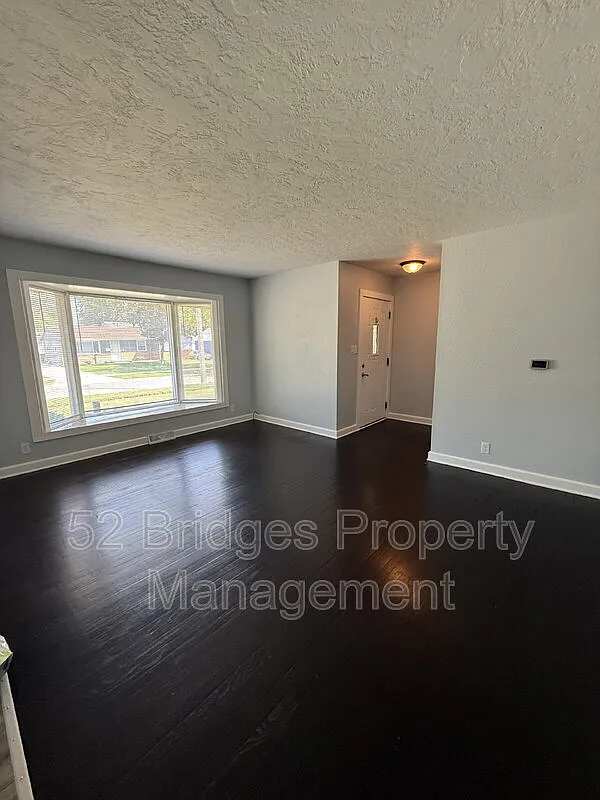 3 bed, 1.5 bath, 1038 sqft, $1,650 — Photo 4