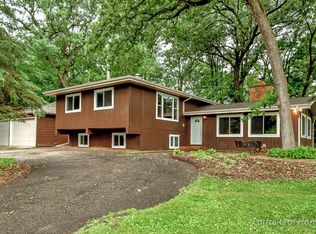 3N340 Valewood Dr, West Chicago, IL
