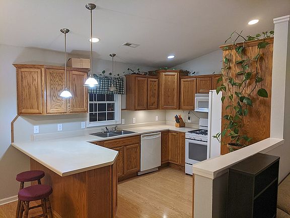 5th image of 102 Tangerine Ln