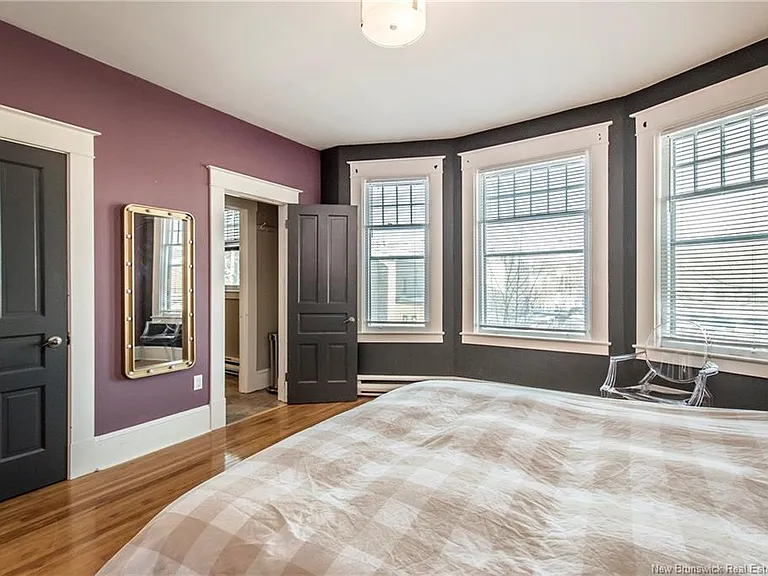 187 Botsford St — Photo 43