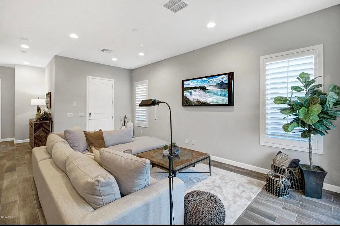 3708 E Pinchot Ave — Photo 4