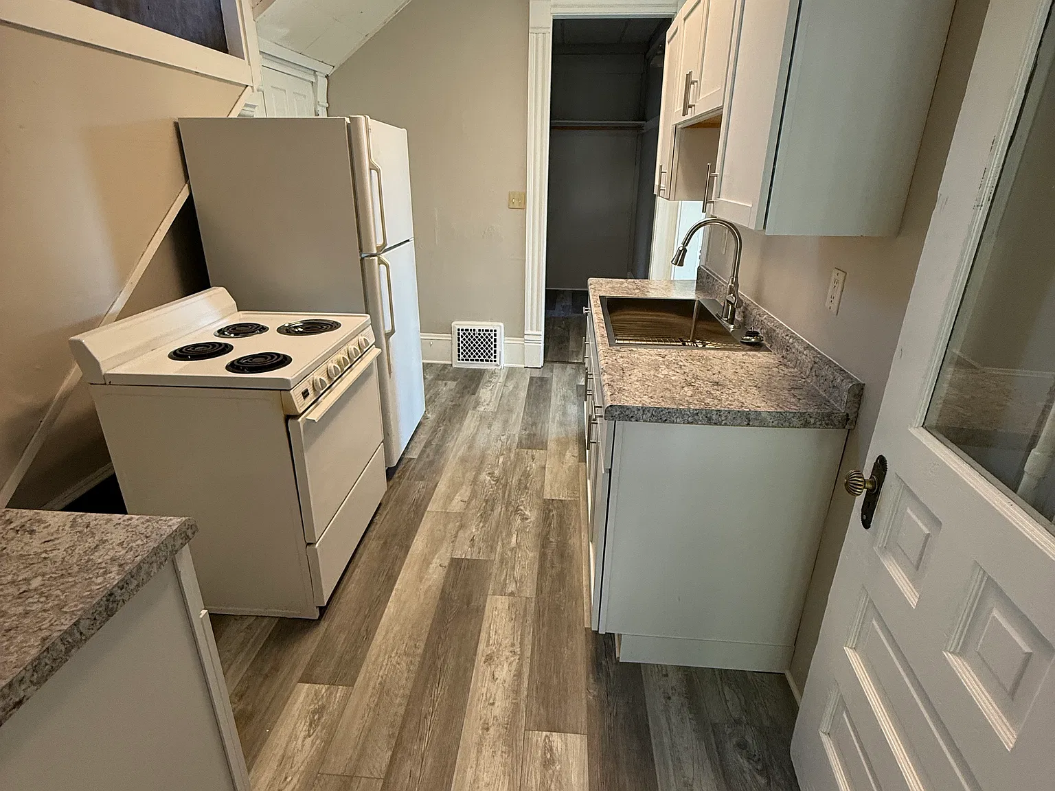 1 bed, $895 — Photo 4