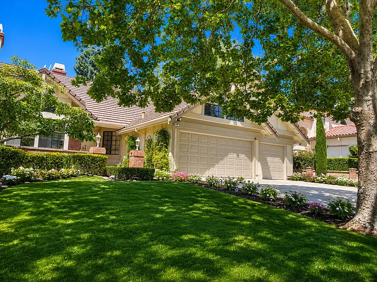1107 Canyon Hills Rd — Photo 1