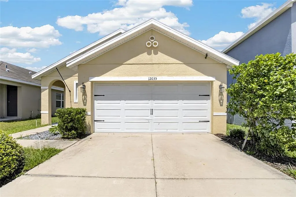 3 bed, 2.0 bath, 1516 sqft, $2,400 — Photo 1