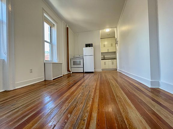 2nd image of 191 Grand St APT 31