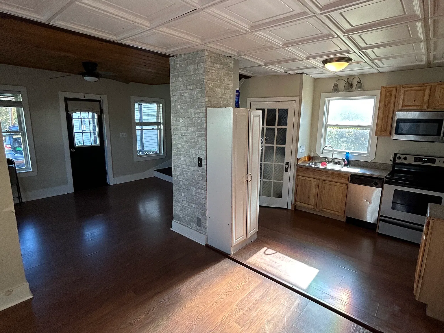 2 bed, 900 sqft, $1,900 — Photo 3