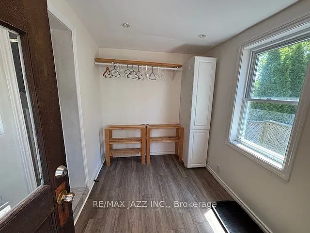 177 Athol St E — Photo 25