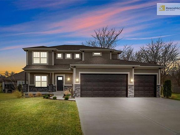 2nd image of 704 SE Oriole Ct