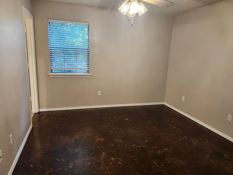 1911 Watts Rd — Photo 10