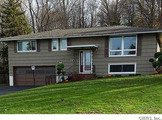 303 Oakridge Dr, Camillus, NY 13031