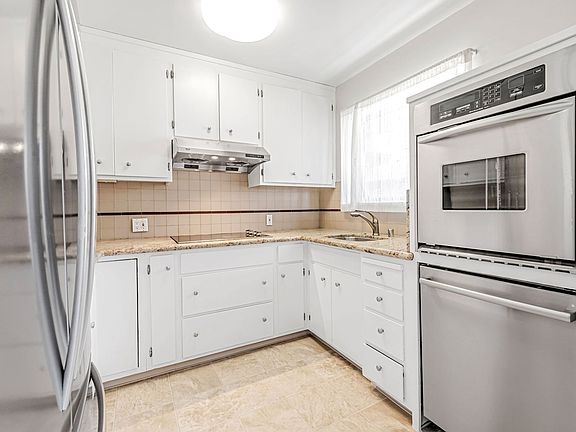 3rd image of 518 Everett Ave APT E