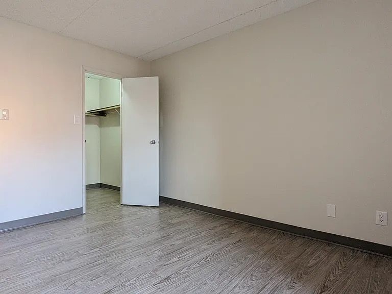 226 Fairmont Dr — Photo 14