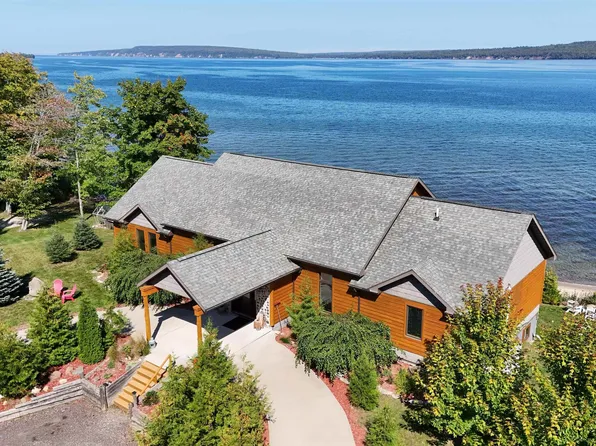 N8234 Reindeer Run, Christmas, MI 49862