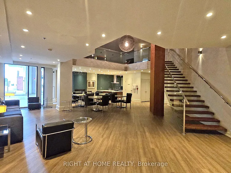 111 Elizabeth St #818 — Photo 27