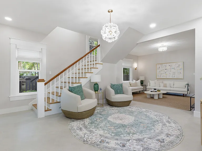 1611 Hyde Park St — Photo 1