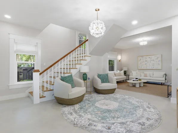 1611 Hyde Park St, Sarasota, FL 34239