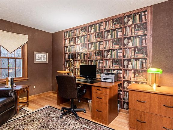 5th image of 7 Brackley Cir