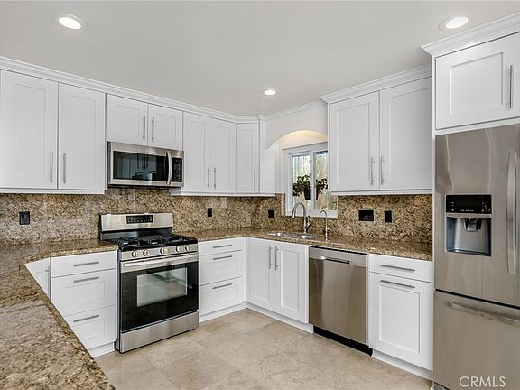 5th image of 915 Miramar St